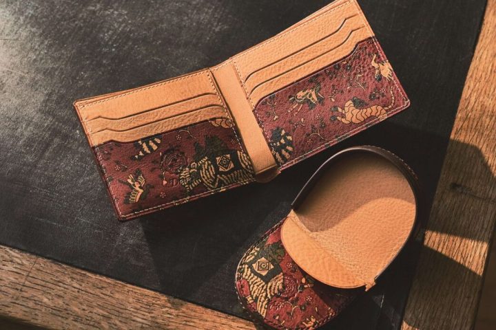 【大人の極上レザー】“ガンゾ×ドレイクス”が8年ぶりに再共演！紳士にこそふさわしい、エレガンスと粋が融合した珠玉の革小物が登場