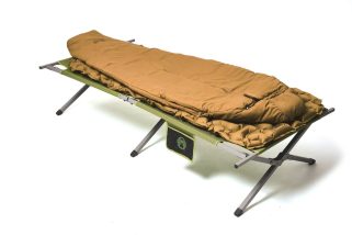【1万円以下のコスパ優秀ギア】秋キャンプで快眠を叶える！コールマンの寝袋・マット・コットを徹底チェック