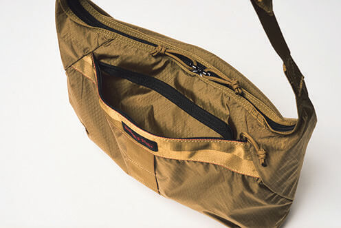 大きなフロントポケット