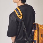 マスターピース Strapackスリングショルダー　「発想が面白いだけじゃない、ちゃんと機能的で便利な軽快バッグとして成立。これ、思っている以上に使い勝手がよさそうです」（飯塚さん）
