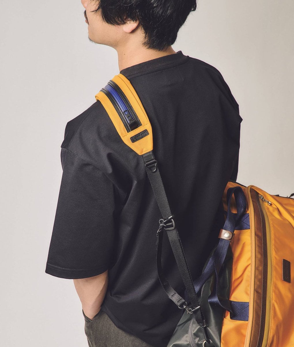 マスターピース
Strapackスリングショルダー　「発想が面白いだけじゃない、ちゃんと機能的で便利な軽快バッグとして成立。これ、思っている以上に使い勝手がよさそうです」（飯塚さん）