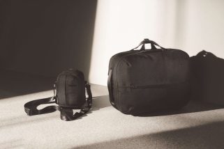 【完売必至の神収納バッグ】“インケース トラックス”新作は仕事も街も旅もこなす！万能すぎる2Wayブリーフ＆ショルダーを徹底解説