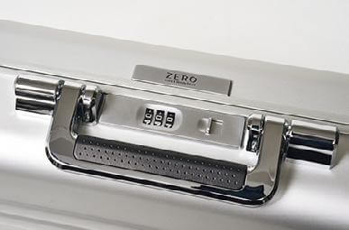 【1996年誕生】ゼロハリバートン
Classic Aluminum 3.0 ATT | Large Attaché Case
￥121,000