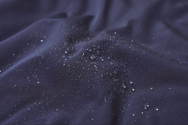 小雨にも対応できる撥水加工付き！