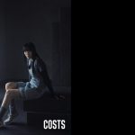 【クラークス オリジナルズ×コスツ】待望のコラボモデル第2弾は古代のトーテムと未来的なビジュアルの融合をテーマにしたグレースエードの「ワラビー」！