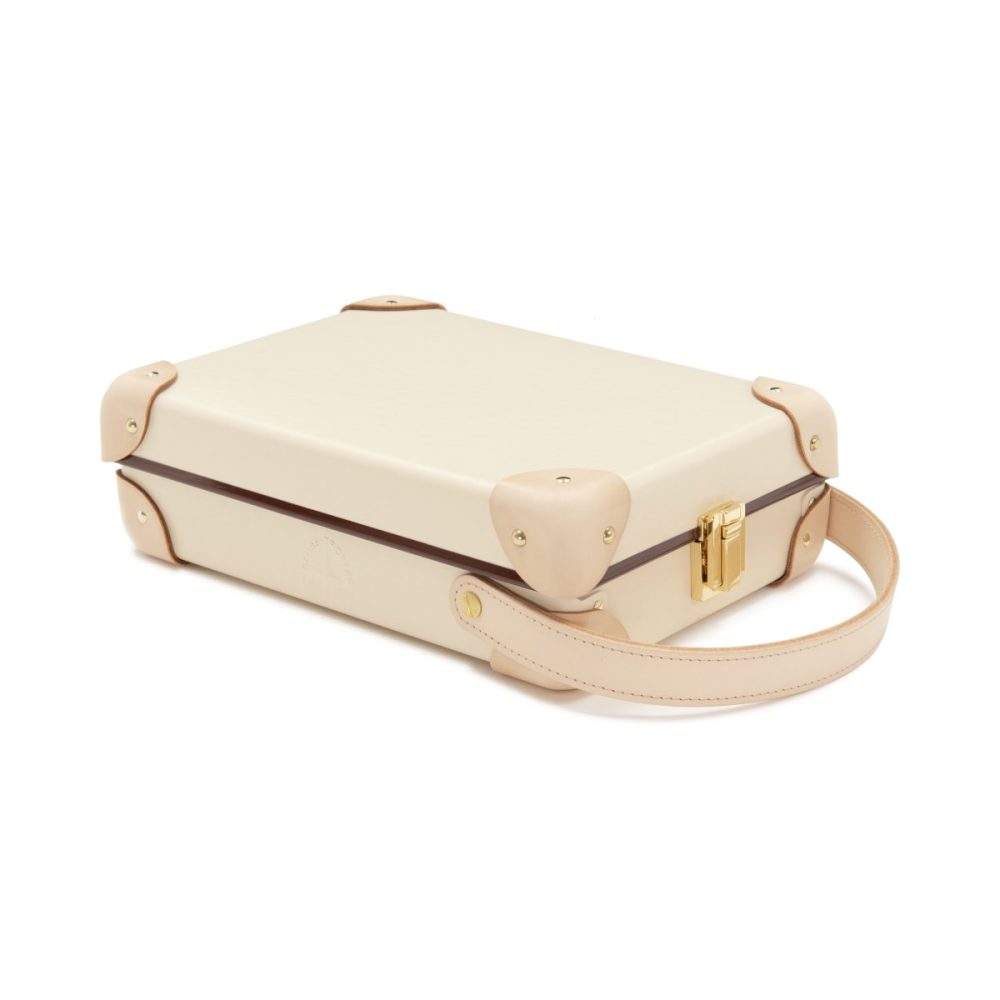 グローブ・トロッター×金子眼鏡「4スロット メガネケース」￥286,000／W19×H8×D31.5㎝（ハンドルやパーツを含む）／1.2㎏／限定10点