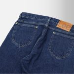 バックポケットの“レイジーSステッチ”や“H.P.L(ヒップポケットレーベル)”は省略された大戦期特有のミニマルな表情