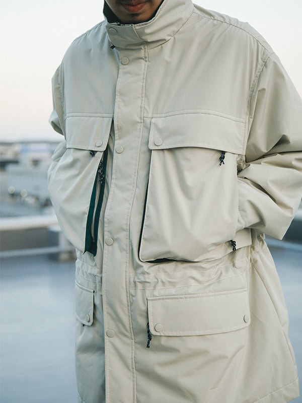 8つのポケットを備えるなど実用性も申し分ない