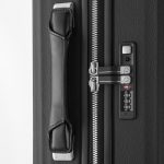 開口部には、丹念に磨き上げられたYKK社製の最高級ファスナー「EXCELLA(R)（エクセラ）」を使用