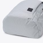 外面に210D Robic Xgrid WH Extreema R/Sを使用し、軽量ながら高い耐久性と弾性率を実現
