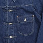 ディテールは鉄製の月桂樹ボタンやダブルステッチなど大戦モデル特有のものとなっている