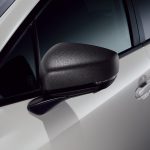 傷がつきにくく、傷がついた場合でも目立ちにくい「Deco-Boco Black塗装」を施したドアミラーカバー