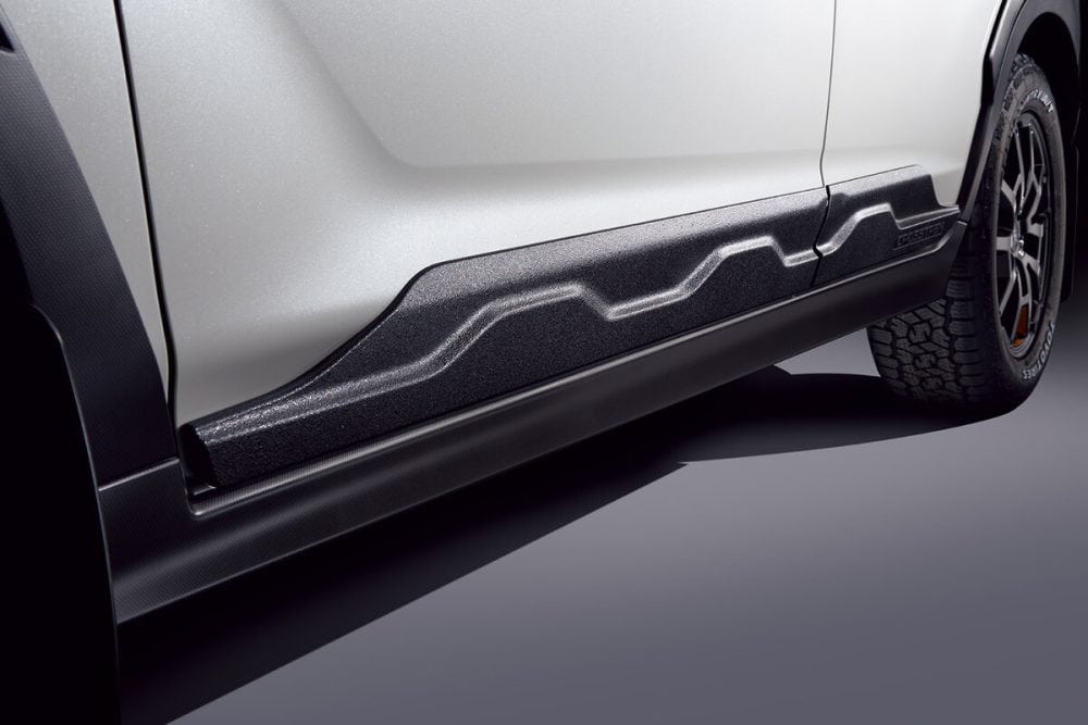 ドアアンダーガーニッシュにも「Deco-Boco Black塗装」を施す