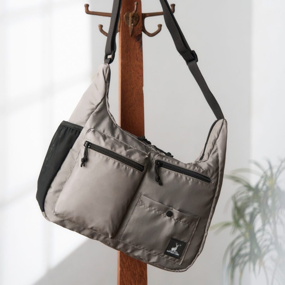 モノマックス2025年12月号 特別付録は「キャプテンスタッグ 便利な外ポケット付き!ショルダーバッグ」! MonoMax12月号特別付録「キャプテンスタッグ 便利な外ポケット付き!ショルダーバッグ」