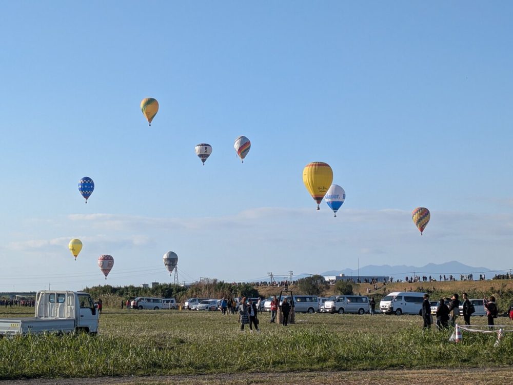 音もなく、どんどんと近づいてくるだけでなく、スタートしてしばらくすると戻ってくるのも不思議。
