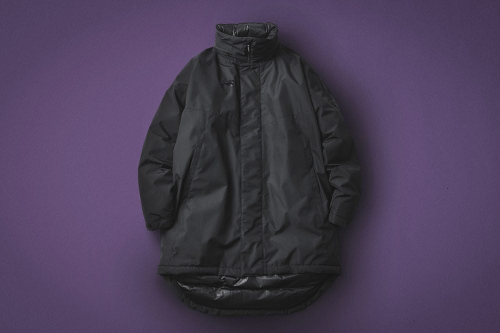 これからの季節にぴったりなニューバランスの「ブラックアウト フィールドパデッドコート」