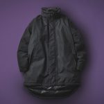 これからの季節にぴったりなニューバランスの「ブラックアウト フィールドパデッドコート」