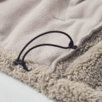 裾にはアジャスターを設置