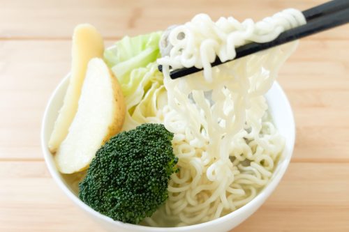 【感動級にうまい】袋麺がこんなに化ける!?「サッポロ一番 塩らーめん」で作る“具材ゴロゴロのポトフらーめん”が超簡単5分