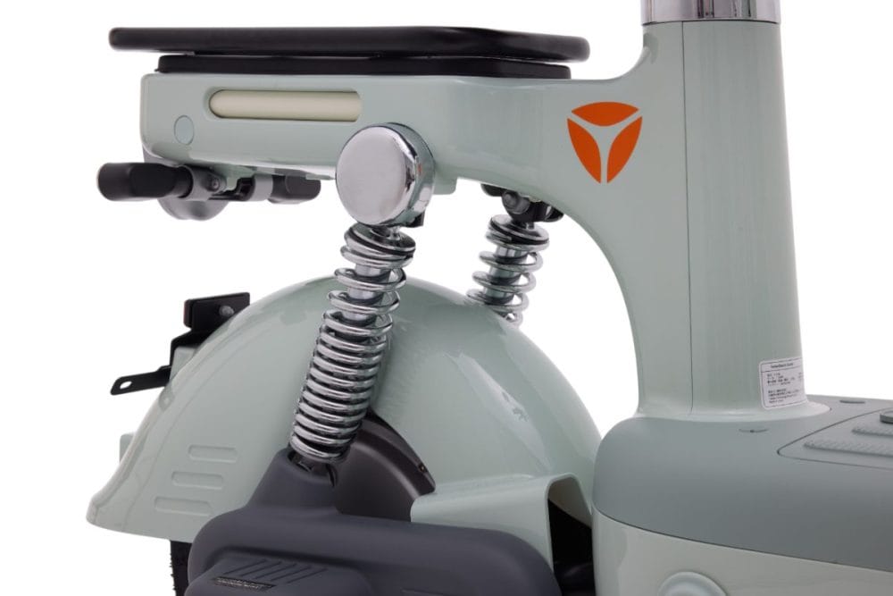 快適な乗り心地に貢献するリヤサスペンション