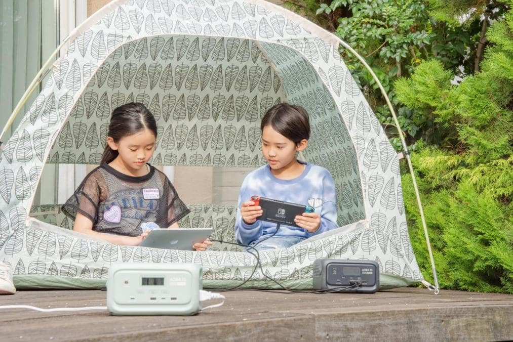 最速70分でフル充電。ソーラーにも対応した高効率チャージ