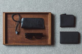 【一生モノ候補】ガンゾの新作は最高級カーフが生む「インカス25」。大人の品格を上げる珠玉のレザーアイテム5型が揃う