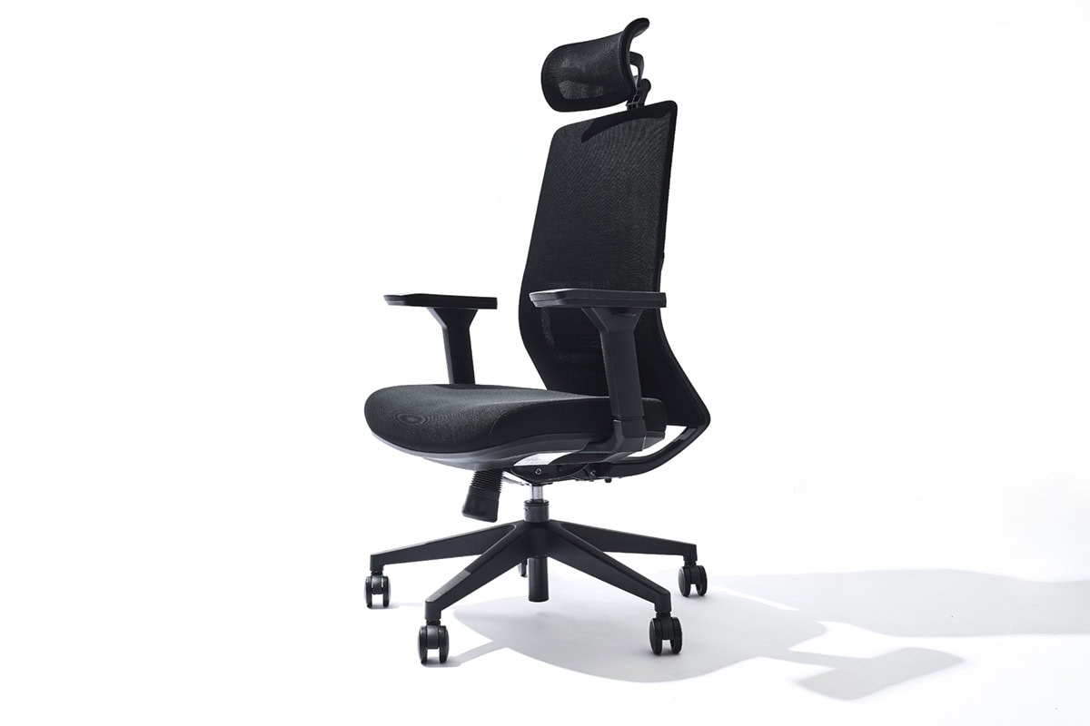 イトーキの高性能メッシュチェア「サリダチェア YL7R」