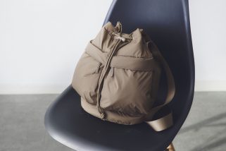 【無印良品の絶妙すぎるバッグ】今の季節に最適!「撥水中わた入り 巾着バッグ」は変幻自在の相棒になる/No.1モノ雑誌編集長のお墨付き『コレ買いです』Vol.135