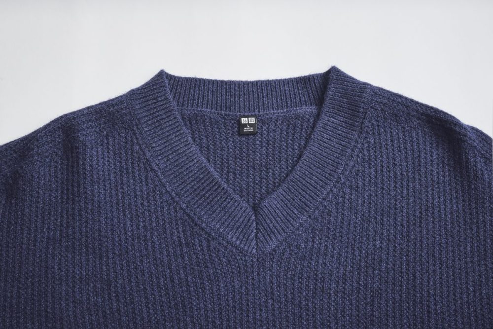 いま新鮮に感じるVネック