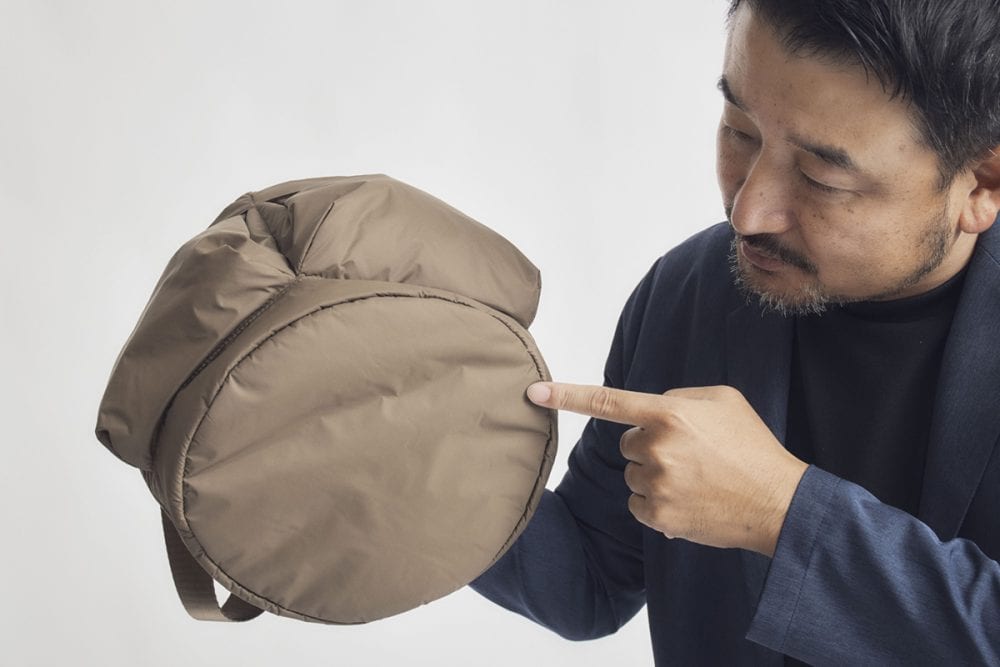 円形の底生地が使われている