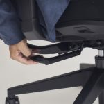 ロッキングレンジ調節と座面の高さの調節が可能