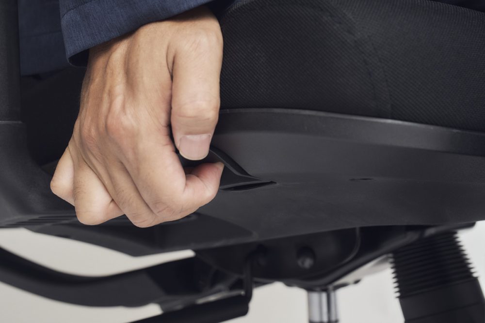 座面の奥行きも調節できる