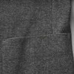 ポケットと本体の柄を合わせることで一体感が