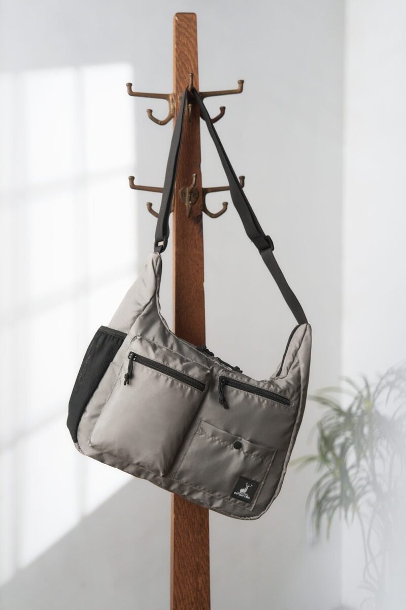 キャプテンスタッグ「便利な外ポケット付き！ショルダーバッグ」