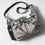 バッグの外側には種類やサイズの異なる4つのポケットを搭載