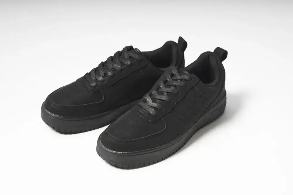 第1位　【ワークマンの究極すぎるスニーカー】￥1900はコスパ最高！通勤も快適な「ふかふかインソールの大人顔」をスタイリストが徹底解説