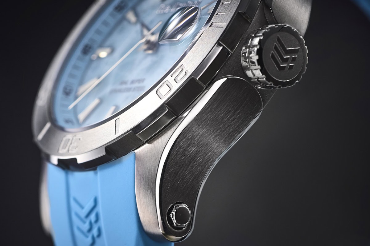 堅牢さと高級感を兼備する904LスーパーSSケース