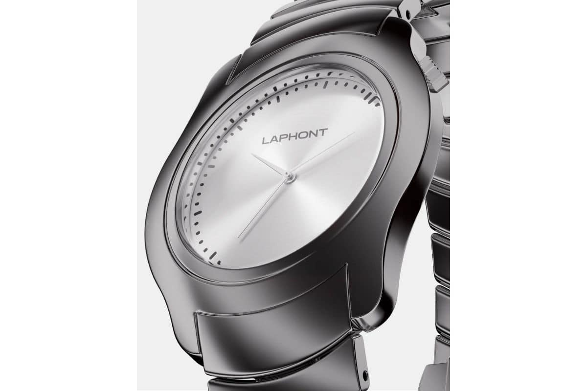 光の角度によって表情を変える有機的な造形