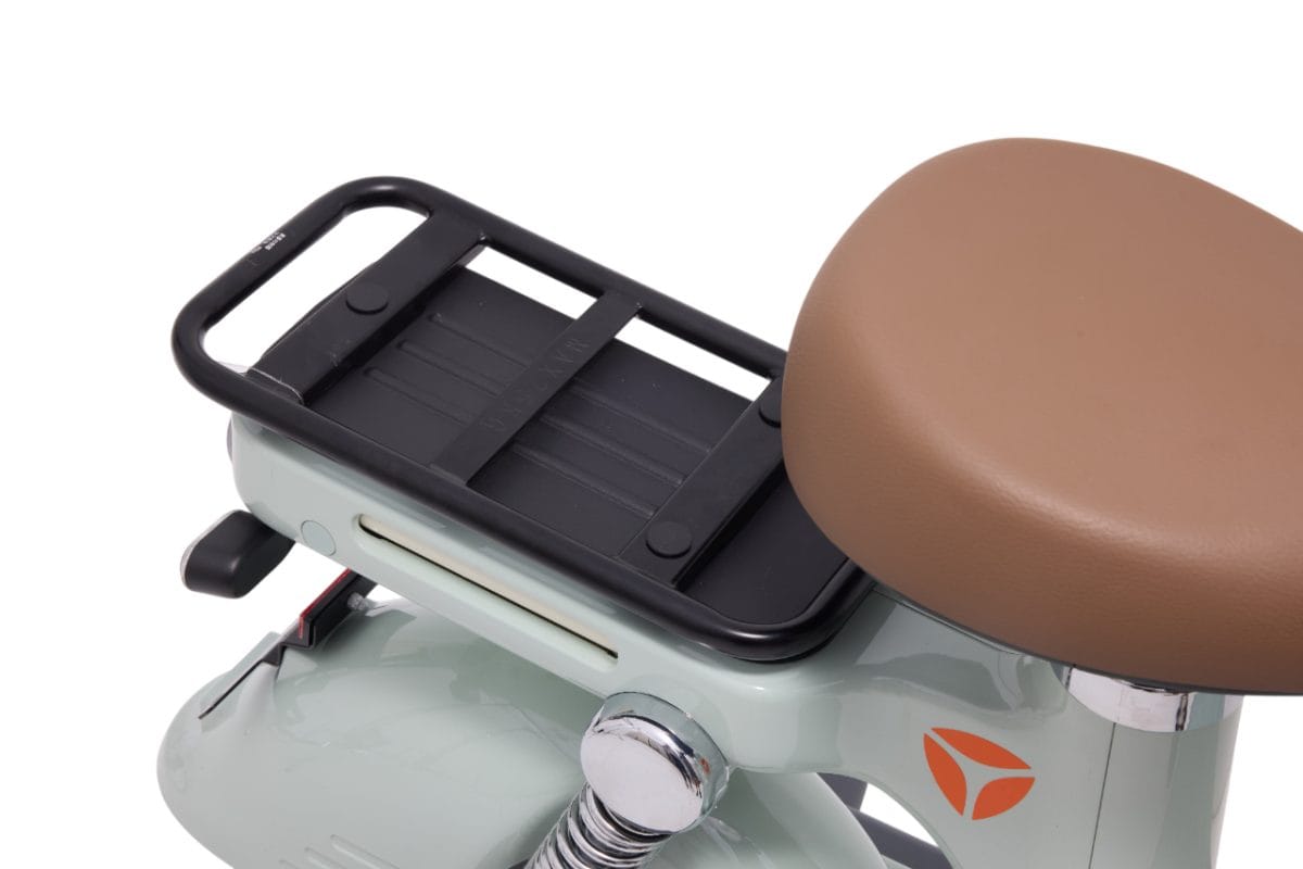 座り心地にこだわったシートとリヤキャリア