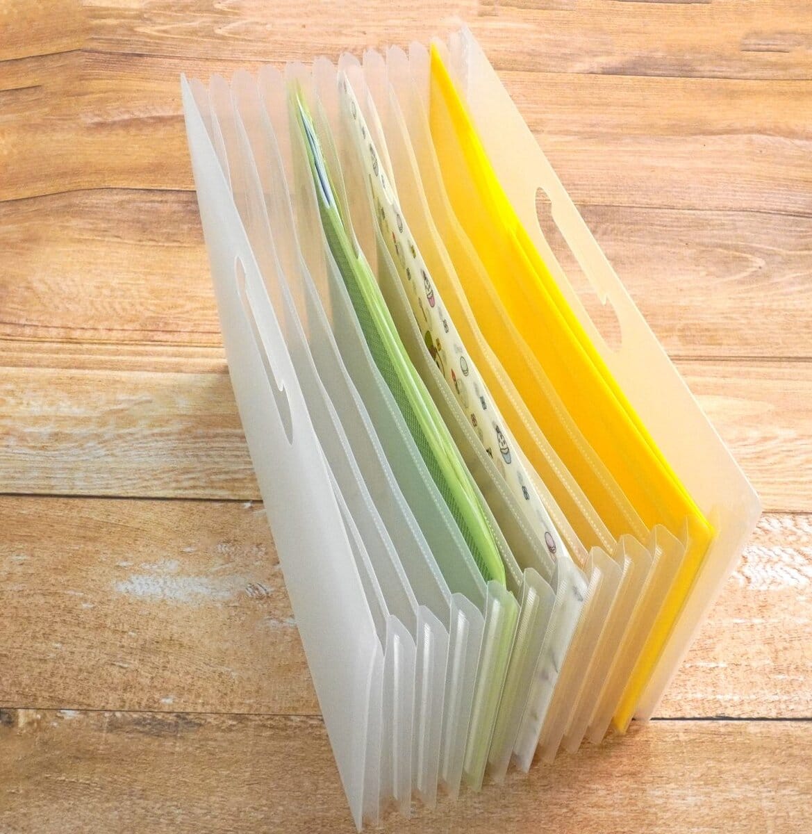 無印良品
ポリプロピレン じゃばらファイル Ａ４用 ６ポケット
