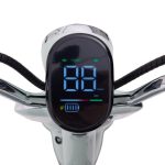 大型スピード表示で視認性に優れるでじたるめーたー