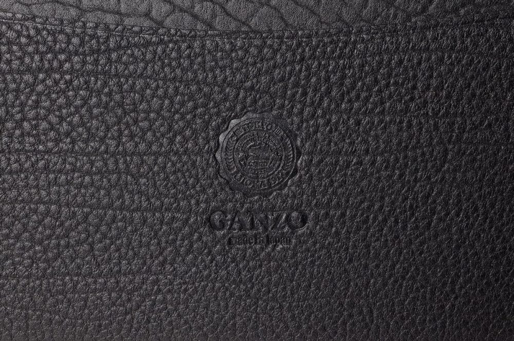 ニュージーランド産のカーフ原皮をイタリアの名門タンナーINCAS社でクローム鞣しを施した高級カーフ