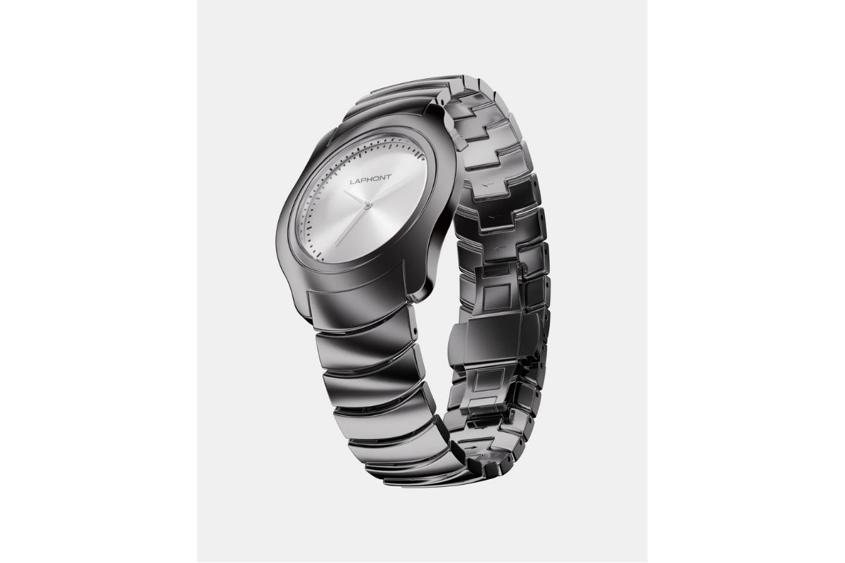 ケースと連続するように設計されたカスタムメタルブレスレット