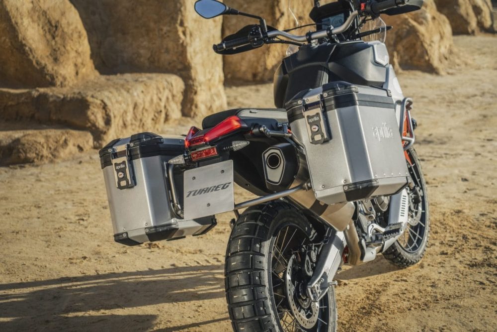 アルミ製サイドパニアケースを含むオプションを装着した「アプリリア New トゥアレグ 660」