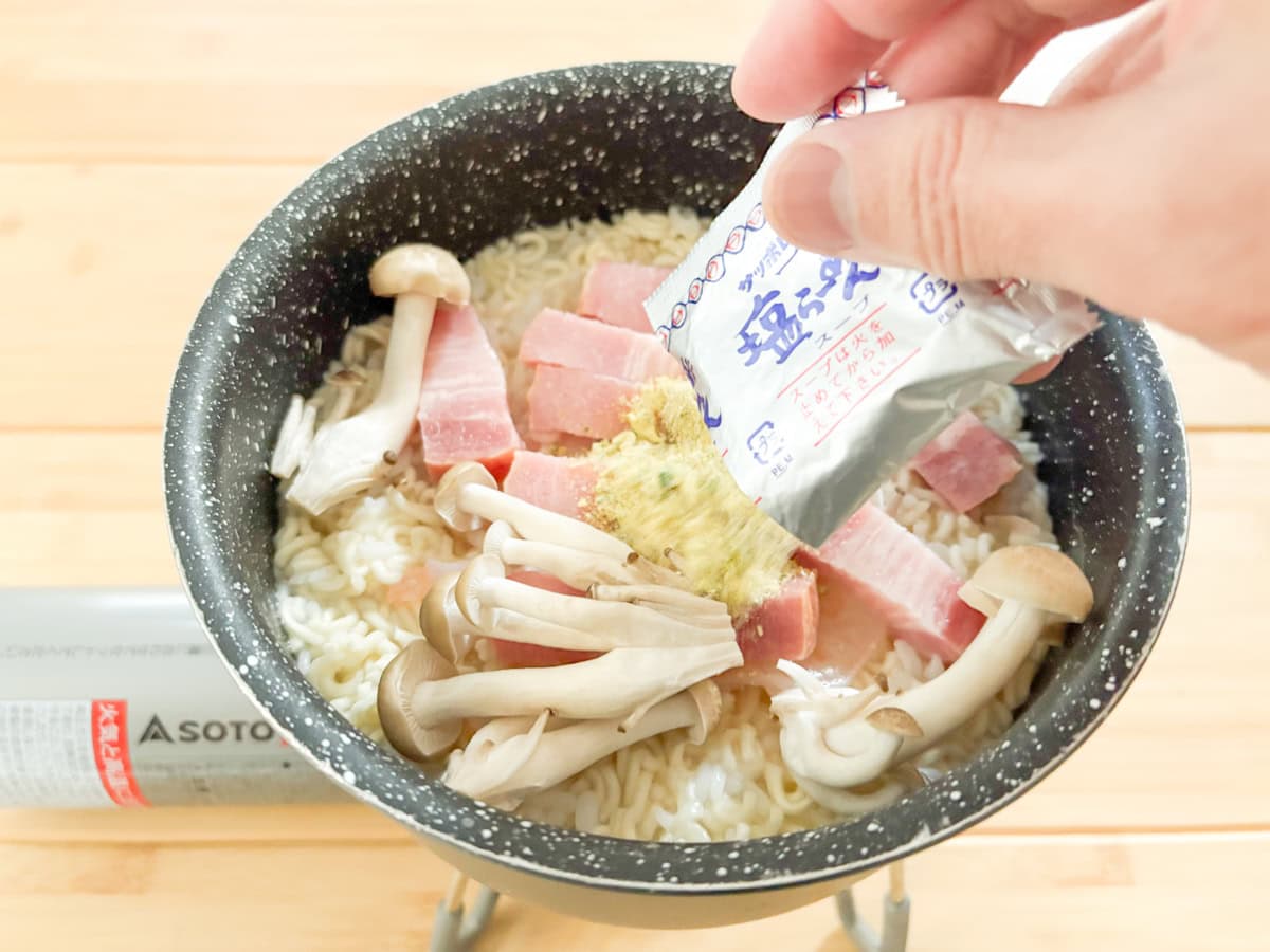 【サッポロ一番でカルボナーラ!?】「塩らーめん」の常識を覆す、プロ考案の“魔改造”アレンジレシピ5選