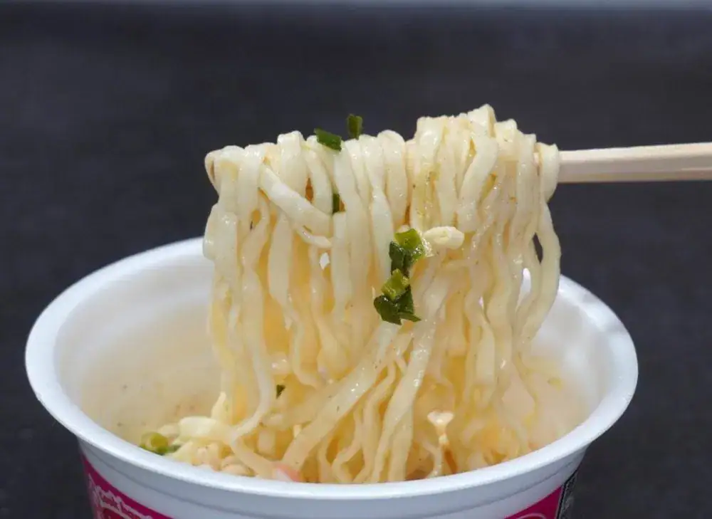 第2位　「このカップ麺、マジでうまかった」旅情感あふれるスーパーカップ限定版“北海道・沖縄のご当地味”食べ比べ