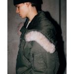 裏地にはブランドの象徴である“波キルト”パターンを採用