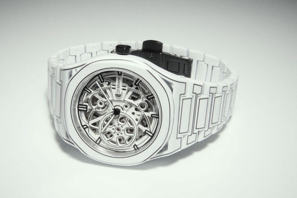 【スケルトンウォッチの到達点】D1ミラノの新作は八角＆スクエアの2型！精密な機械構造とミニマルな造形美に酔いしれる