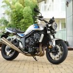 1979年に登場した量産初の直列4気筒エンジンを搭載したモデル「CB750F」がデザインモチーフとなっている