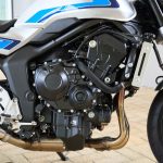 CB1000HORNETをベースとして専用化された999ccの直列4気筒エンジン